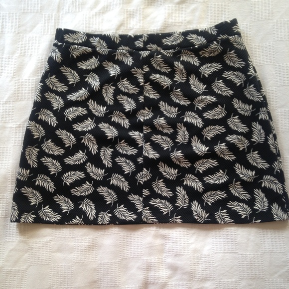 H&M Short Skirt Black Patterned - Picture 2 of 5